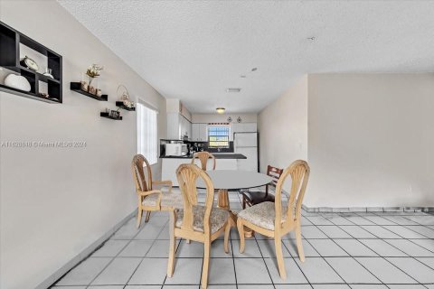 Immobilier commercial à vendre à Miami, Floride: 243.78 m2 № 1289139 - photo 6