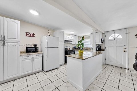 Immobilier commercial à vendre à Miami, Floride: 243.78 m2 № 1289139 - photo 24