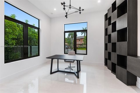 House in Fort Lauderdale, Florida 6 bedrooms, 599.03 sq.m. № 1289184 - photo 23