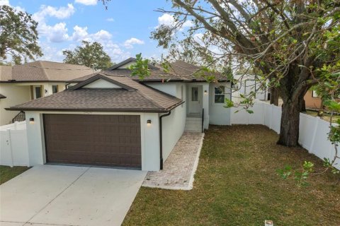 House in Tampa, Florida 3 bedrooms, 134.24 sq.m. № 1434424 - photo 2