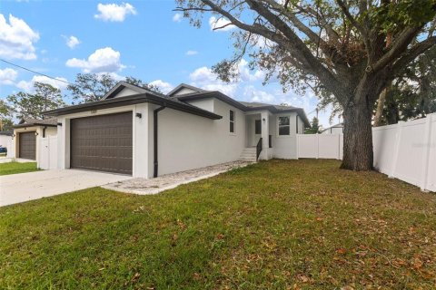 House in Tampa, Florida 3 bedrooms, 134.24 sq.m. № 1434424 - photo 5