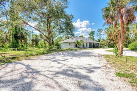 Villa ou maison à vendre à North Port, Floride: 3 chambres, 217.11 m2 № 806794 - photo 2