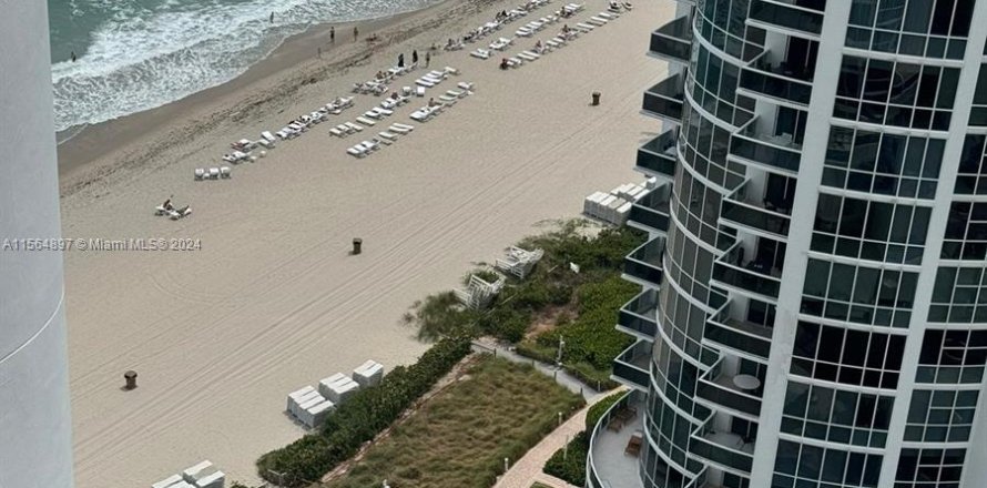 Condominio en Sunny Isles Beach, Florida, 2 dormitorios  № 1117581