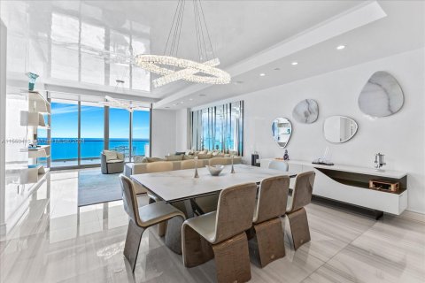 Condominio en venta en Sunny Isles Beach, Florida, 4 dormitorios, 305.37 m2 № 1332127 - foto 1