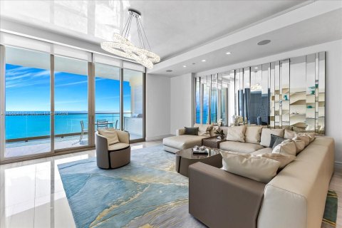 Condominio en venta en Sunny Isles Beach, Florida, 4 dormitorios, 305.37 m2 № 1332127 - foto 4