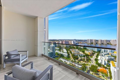 Condominio en venta en Sunny Isles Beach, Florida, 4 dormitorios, 305.37 m2 № 1332127 - foto 26