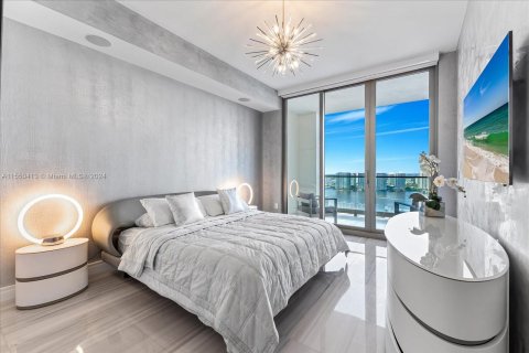 Condominio en venta en Sunny Isles Beach, Florida, 4 dormitorios, 305.37 m2 № 1332127 - foto 21