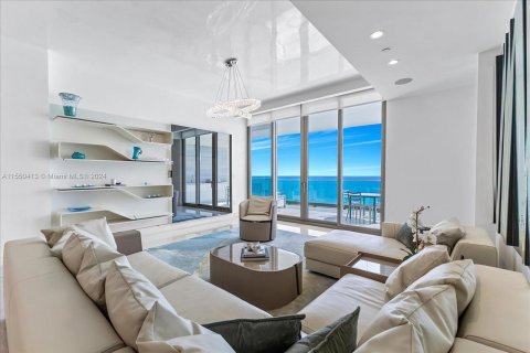 Condominio en venta en Sunny Isles Beach, Florida, 4 dormitorios, 305.37 m2 № 1332127 - foto 2