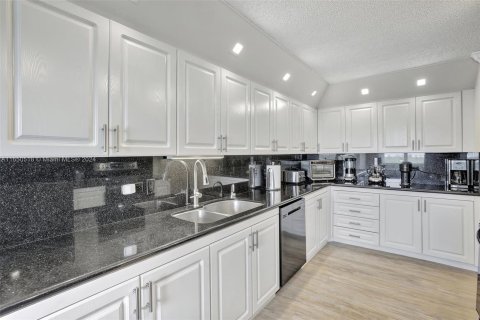 Copropriété à vendre à Hollywood, Floride: 2 chambres, 154.22 m2 № 1332125 - photo 19