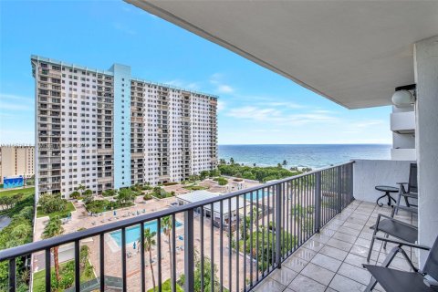 Condo in Hollywood, Florida, 2 bedrooms  № 1332125 - photo 14