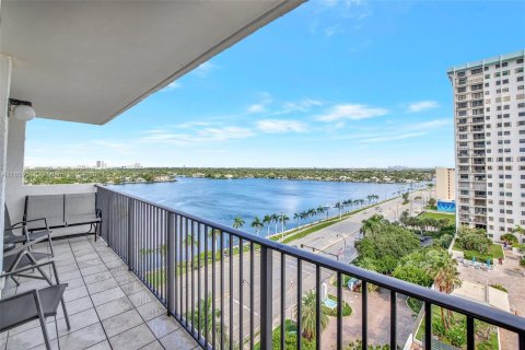 Copropriété à vendre à Hollywood, Floride: 2 chambres, 154.22 m2 № 1332125 - photo 17