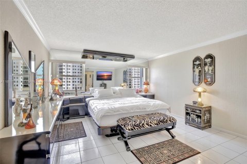 Condo in Hollywood, Florida, 2 bedrooms  № 1332125 - photo 24