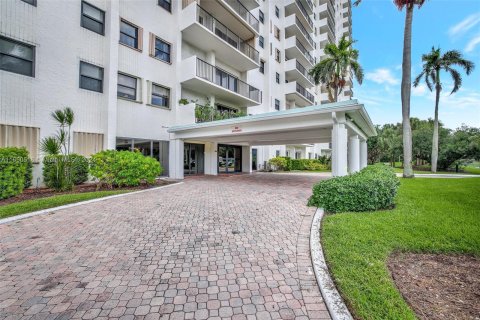 Condo in Hollywood, Florida, 2 bedrooms  № 1332125 - photo 2