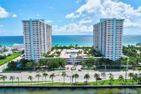 Condominio en venta en Hollywood, Florida, 2 dormitorios, 154.22 m2 № 1332125 - foto 1