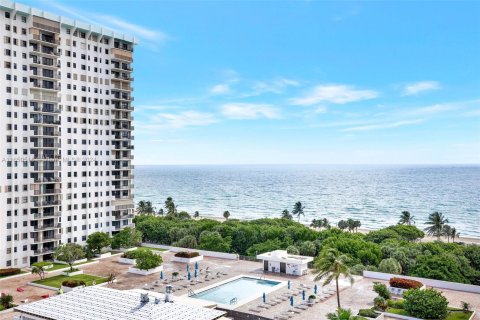 Condo in Hollywood, Florida, 2 bedrooms  № 1332125 - photo 13