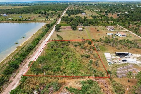 Land in Punta Gorda, Florida № 1386400 - photo 1