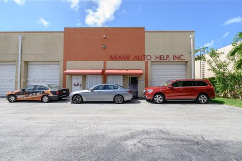 Купить коммерческую недвижимость в Майами, Флорида № 33235 - фото 26