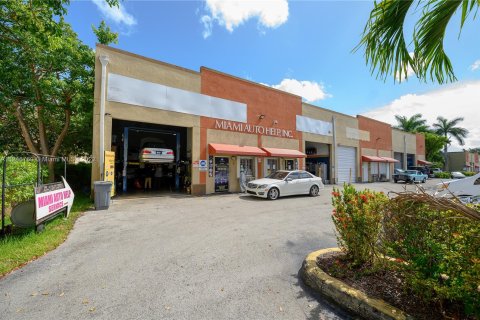 Immobilier commercial à vendre à Miami, Floride № 33235 - photo 3