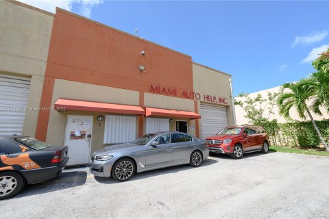 Commercial property in Miami, Florida № 33235 - photo 28