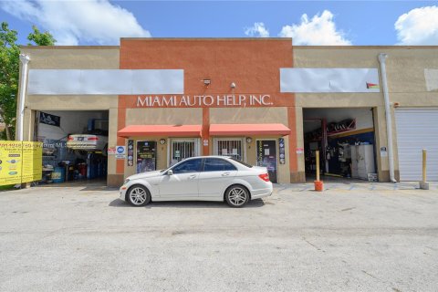 Propiedad comercial en venta en Miami, Florida № 33235 - foto 1