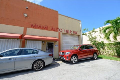 Commercial property in Miami, Florida № 33235 - photo 27