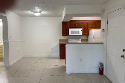 Condo in Miami, Florida, 1 bedroom  № 1390020 - photo 18