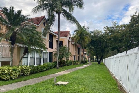 Condo in Miami, Florida, 1 bedroom  № 1390020 - photo 15