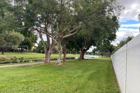 Condo in Miami, Florida, 1 bedroom  № 1390020 - photo 20