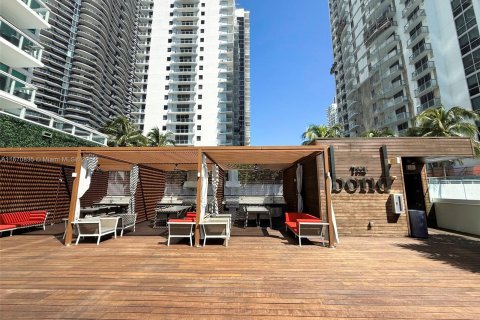 Condo in Miami, Florida, 1 bedroom  № 1389981 - photo 27