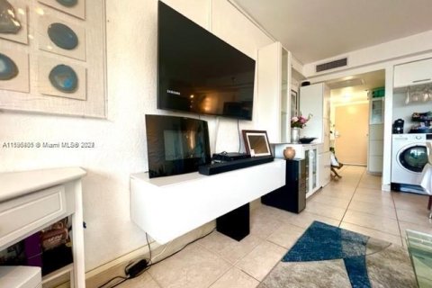 Condo in Sunny Isles Beach, Florida, 1 bedroom  № 1189485 - photo 3