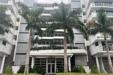 Condominio en venta en Bay Harbor Islands, Florida, 2 dormitorios, 135.92 m2 № 782964 - foto 1