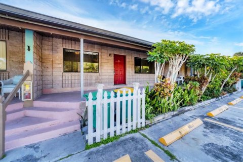 Condo in Englewood, Florida, 2 bedrooms  № 863911 - photo 23