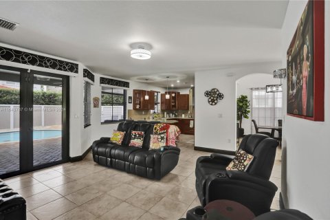 House in Miami, Florida 4 bedrooms, 252.97 sq.m. № 1325776 - photo 21