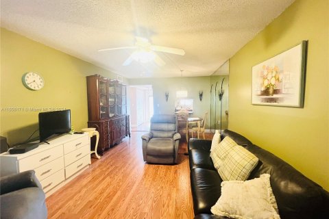 Condo in Sunrise, Florida, 1 bedroom  № 1360638 - photo 15