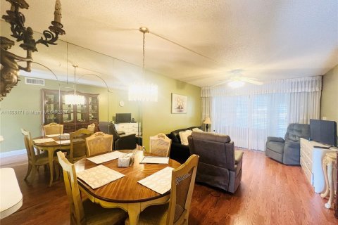 Condo in Sunrise, Florida, 1 bedroom  № 1360638 - photo 14