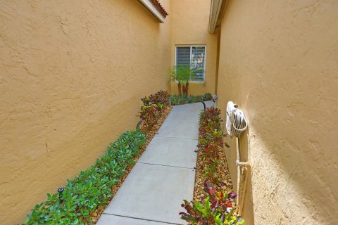 Townhouse in Boca Raton, Florida 3 bedrooms, 178.84 sq.m. № 1016125 - photo 4