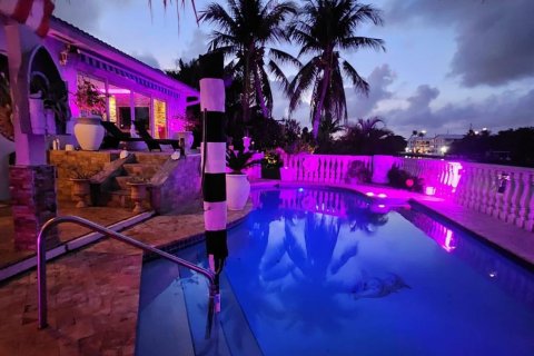 Villa ou maison à vendre à Wilton Manors, Floride: 4 chambres, 218.78 m2 № 871172 - photo 25
