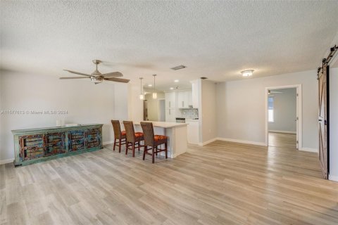 Casa en venta en Sunrise, Florida, 4 dormitorios, 142.79 m2 № 1147143 - foto 8
