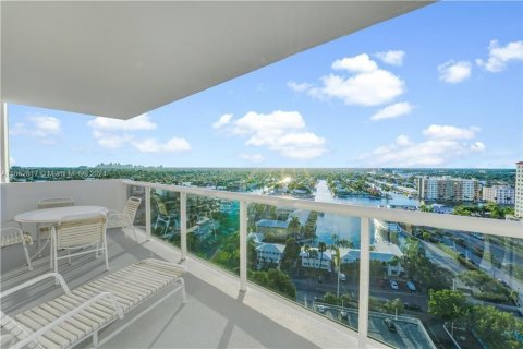 Condo in Fort Lauderdale, Florida, 2 bedrooms  № 1370831 - photo 1