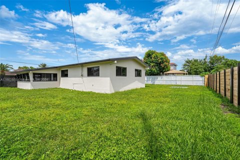 Villa ou maison à vendre à Miami, Floride: 3 chambres, 127.74 m2 № 1370834 - photo 23