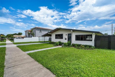 Villa ou maison à vendre à Miami, Floride: 3 chambres, 127.74 m2 № 1370834 - photo 3