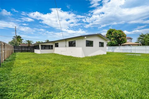 Villa ou maison à vendre à Miami, Floride: 3 chambres, 127.74 m2 № 1370834 - photo 25