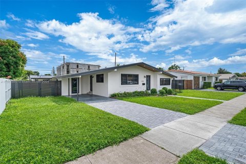 Villa ou maison à vendre à Miami, Floride: 3 chambres, 127.74 m2 № 1370834 - photo 2