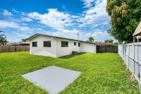 Villa ou maison à vendre à Miami, Floride: 3 chambres, 127.74 m2 № 1370834 - photo 24