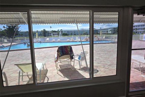 Condo in Saint Petersburg, Florida, 1 bedroom  № 1413445 - photo 2