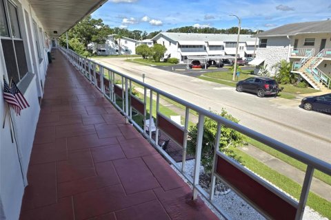 Condo in Saint Petersburg, Florida, 1 bedroom  № 1413445 - photo 23