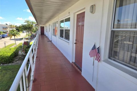 Condo in Saint Petersburg, Florida, 1 bedroom  № 1413445 - photo 22