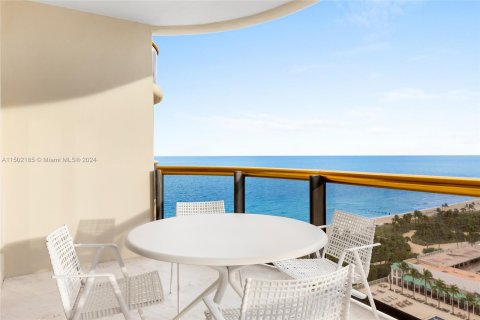 Condominio en venta en Bal Harbour, Florida, 4 dormitorios, 471.01 m2 № 1385580 - foto 9