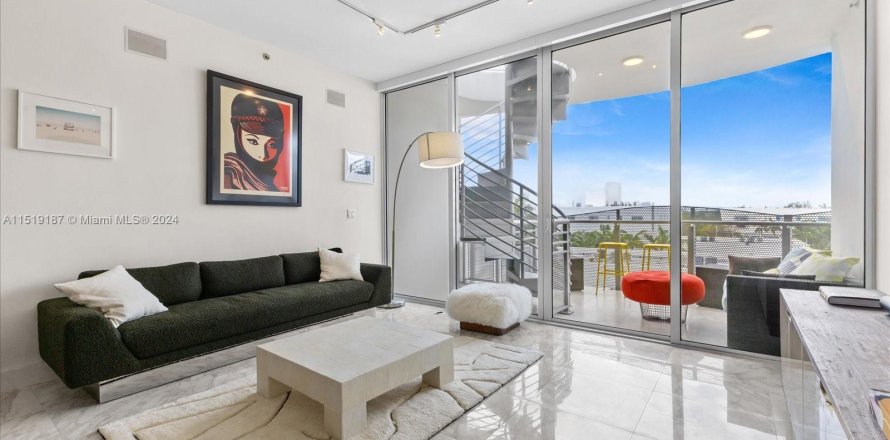 Condominio en Miami Beach, Florida, 2 dormitorios  № 1385583