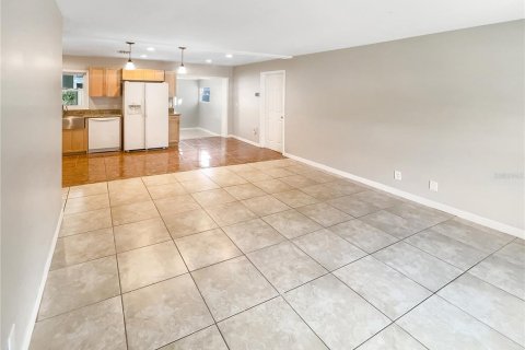 Casa en venta en Tampa, Florida, 4 dormitorios, 124.21 m2 № 1351337 - foto 4